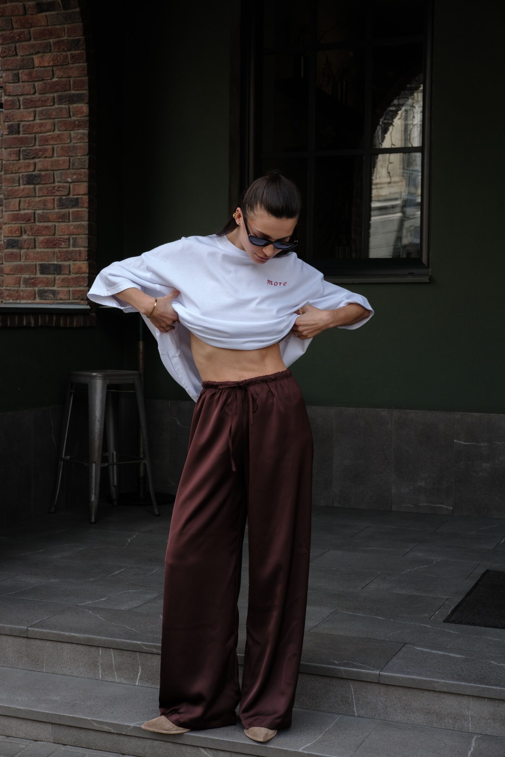 Коричневий