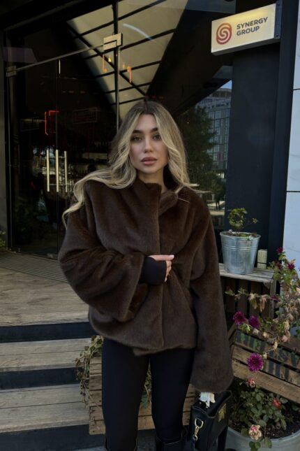 Коричневий